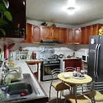 Habitacion Privada, Tv Y Wifi Cerca A Barranco - H2